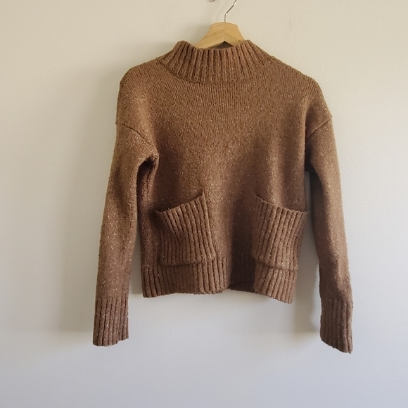 GREEN Sweater - Picture 1 of 5